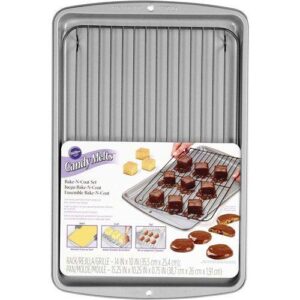 Wilton Bake and Coat Set